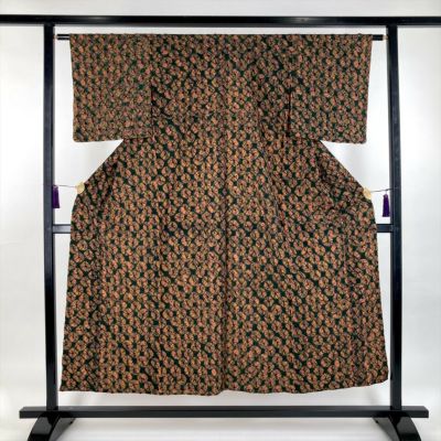 身丈160cm淡い緑色の紬に墨書の趣味の着物です。 新着入荷の通販 身丈160cm淡い緑色の紬に墨書の趣味の着物です