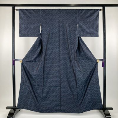 中古） 大島紬 緑 黒色 カジュアル 横双 菱取り 袷【身丈】156.5cm【裄