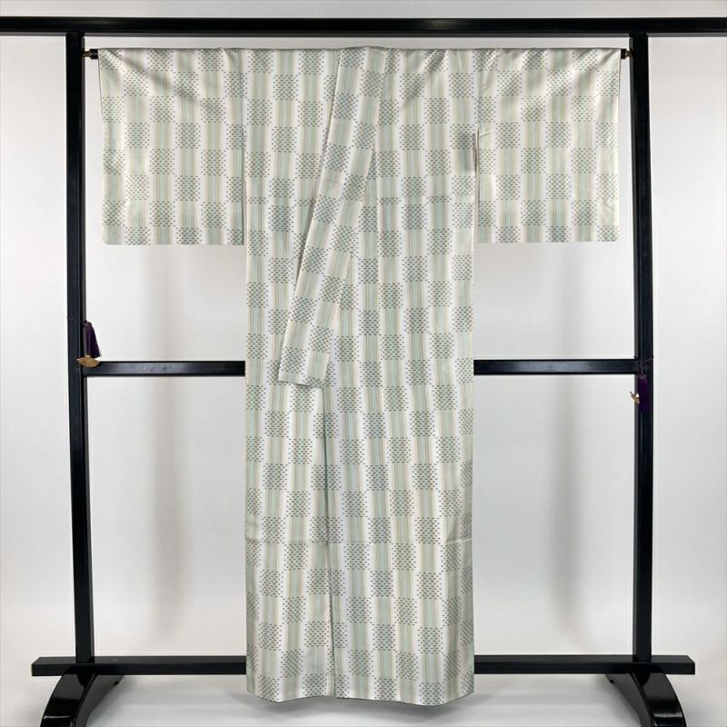 中古）屋久杉染め 大島紬 アイボリー色 薄緑色 カジュアル 織り 袷 S