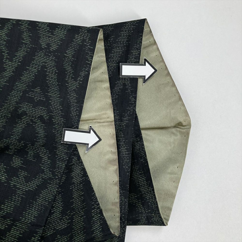 中古） 大島紬 緑 黒色 カジュアル 横双 菱取り 袷【身丈】156.5cm【裄