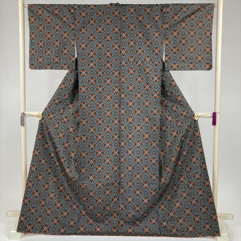 中古) 大島紬 黒 橙色 オレンジ カジュアル 花格子文様 袷 絹 中古) 大島紬 黒 橙色 オレンジ カジュアル 花格子文様 袷 絹