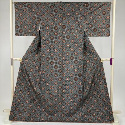中古) 大島紬 黒 橙色 オレンジ カジュアル 花格子文様 袷 絹 中古) 大島紬 黒 橙色 オレンジ カジュアル 花格子文様 袷 絹