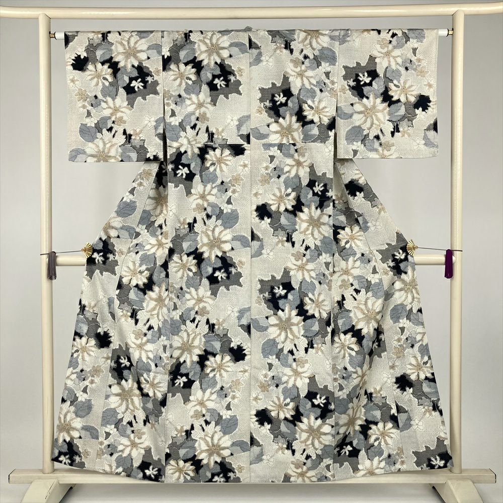 中古） 単衣紬 アイボリー 黒 カジュアル 単衣 絹【身丈】151cm【裄丈  