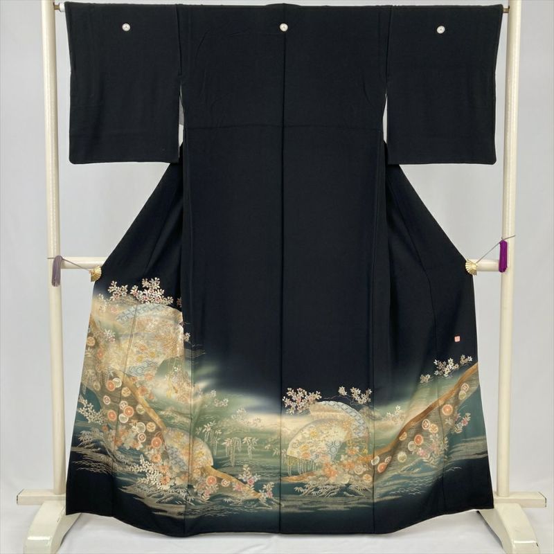 409mo19○黒留袖 総刺繍 松竹梅 吉祥文様 比翼付き ふき綿入り○美品