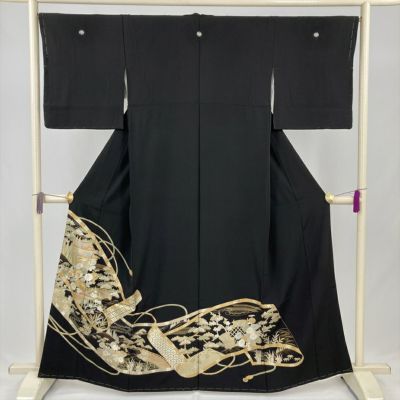 D303 黒留袖　華文　唐草　金駒刺繍　正絹　着物　比翼仕立て　極美品 未使用 作家物 金駒刺繍 金彩友禅 黒留袖 比翼仕立て 平安絵巻