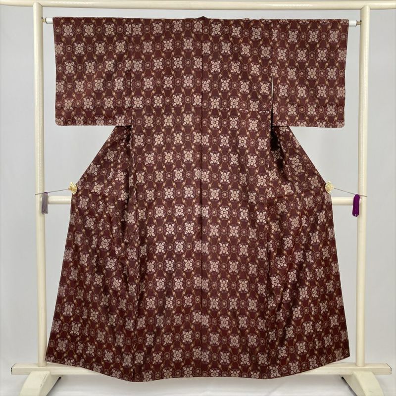 着物　【新品未使用】大島紬 蘇州刺繍 ダークブラウン系 蘇州刺繍 本場大島紬 「尾峨佐染繍」 上村絹織物 訪問着