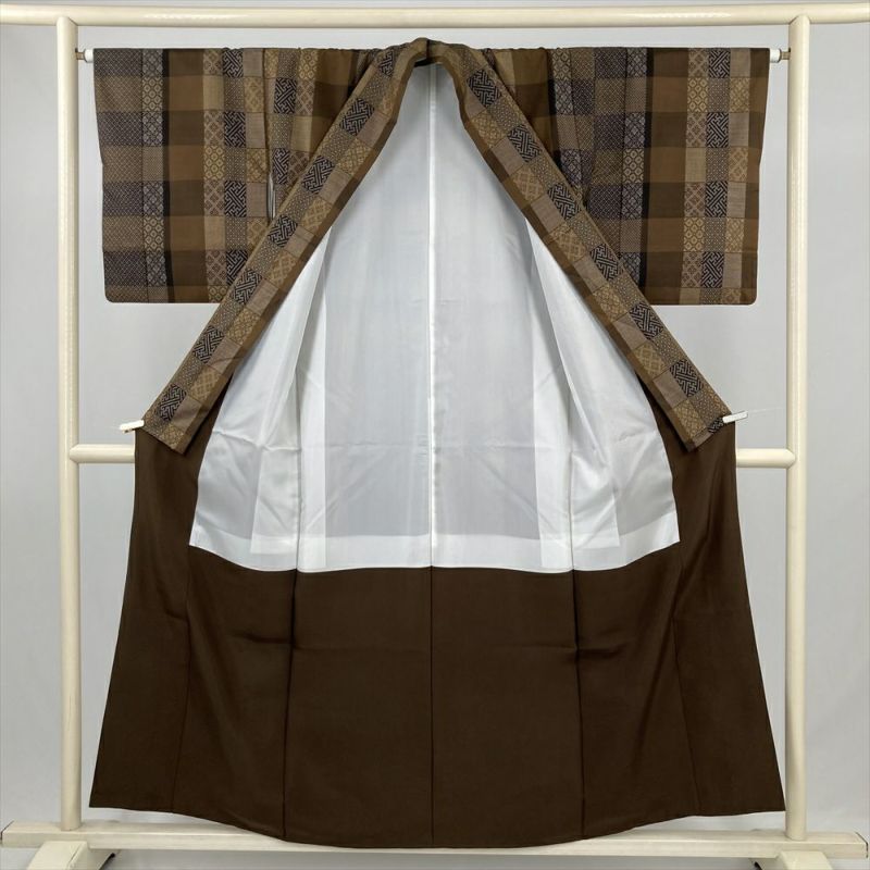 中古） 大島紬 茶 カジュアル 市松 吉祥文 袷 絹【身丈】150cm【裄丈】65cm