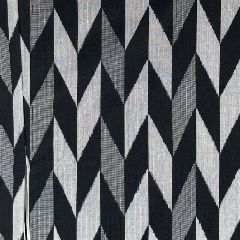 中古） 紬 モノトーン 黒 グレー カジュアル 矢羽根 袷 絹【身丈