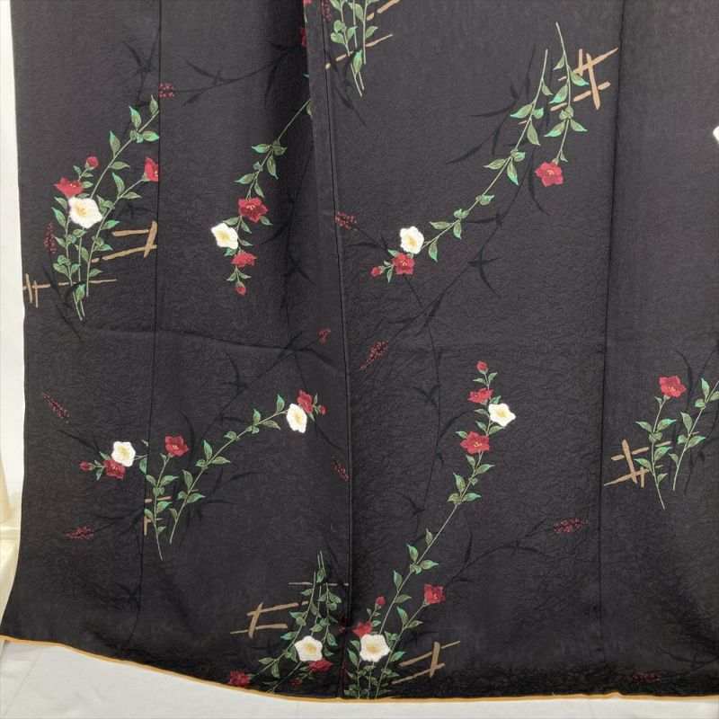 中古） 小紋 黒茶 カジュアル 紅白の花 袷 絹【身丈】164cm【裄丈】71cm