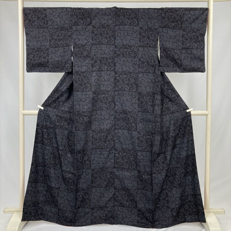 中古） 紬 濃紺 カジュアル 市松 花唐草 袷 絹【身丈】160.5cm【裄丈