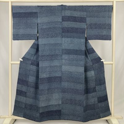 きしや謹製 淡い水色グレー色 孔雀模様 小紋着物トール裄長 きしや謹製 淡い水色グレー色 孔雀模様 小紋着物トール裄長 - メルカリ