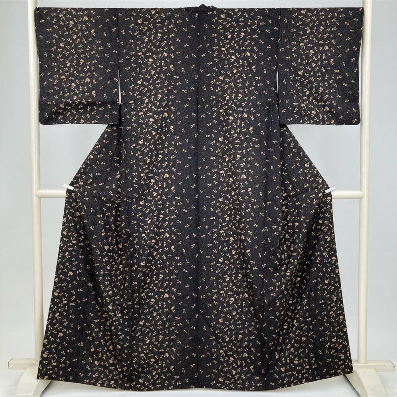 中古） 小紋 焦げ茶 カジュアル 柿泥染め 兎 袷 絹 【身丈】157.5cm