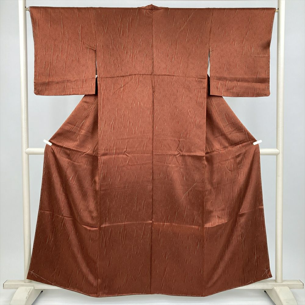 中古） 小紋 赤茶 カジュアル 地紋織り 縫い締め絞り調 袷 絹【身丈