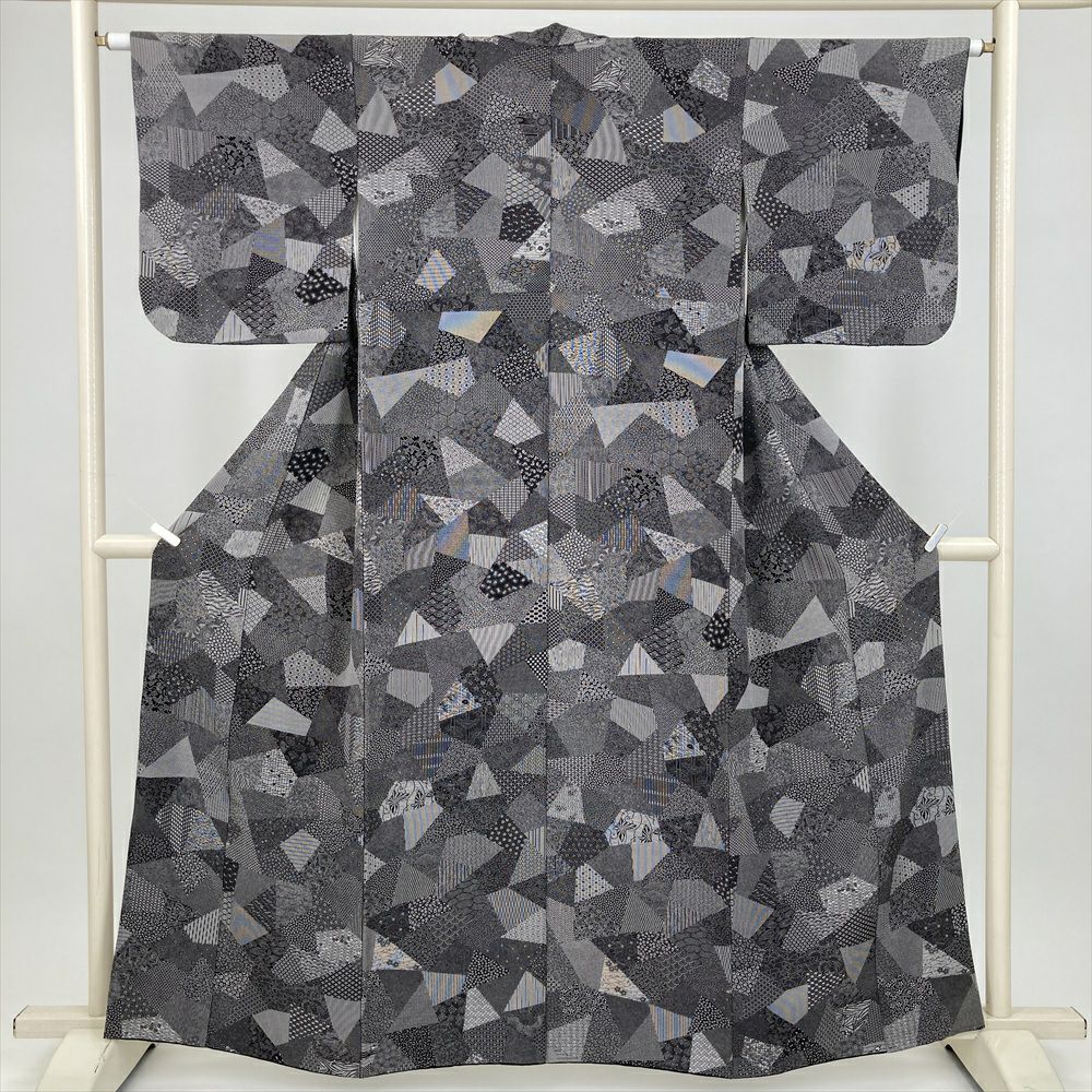 中古） 小紋 黒 白 カジュアル 伊勢型 寄せ柄 袷 絹【身丈】154cm【裄