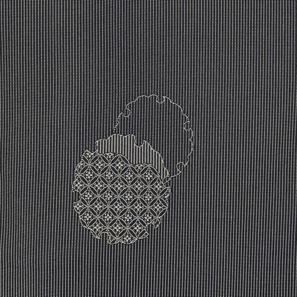 中古） 紬 墨黒 カジュアル 縞 雪輪 吉祥文 袷 絹【身丈】152cm【裄丈