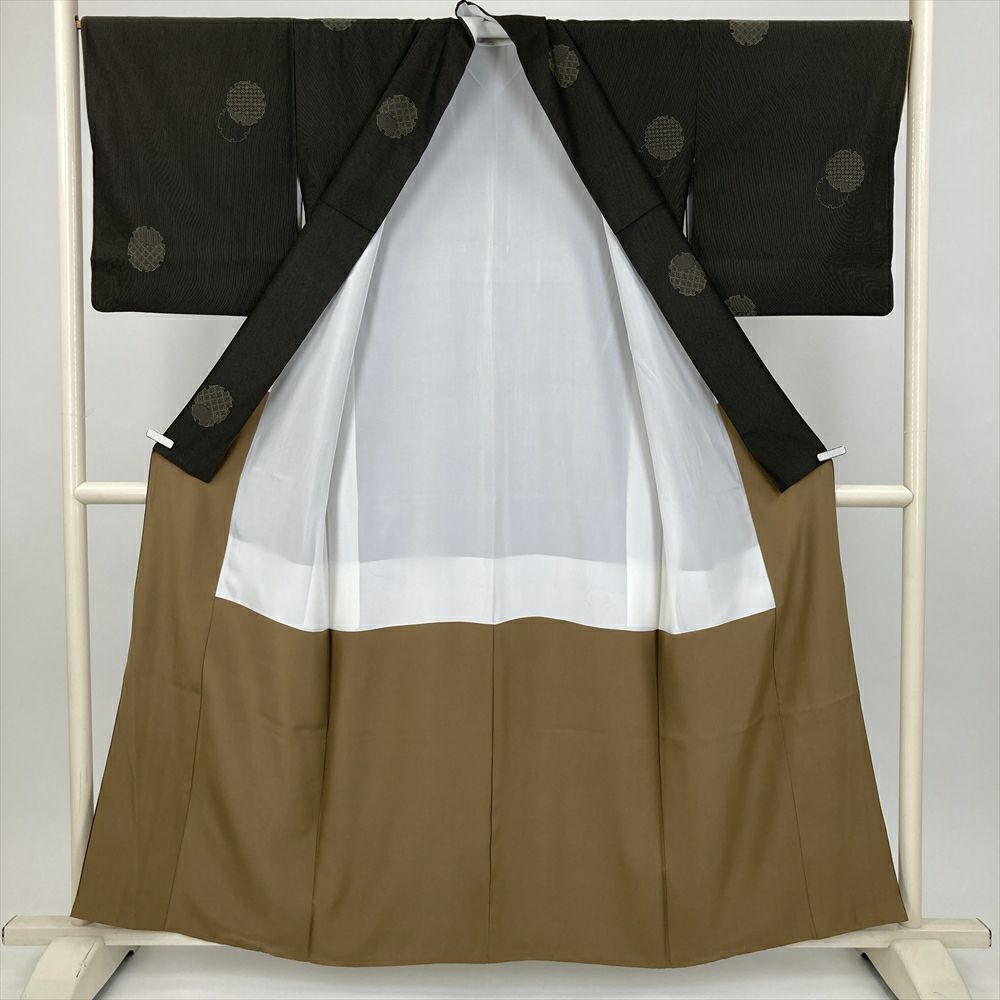 中古） 紬 墨黒 カジュアル 縞 雪輪 吉祥文 袷 絹【身丈】152cm【裄丈