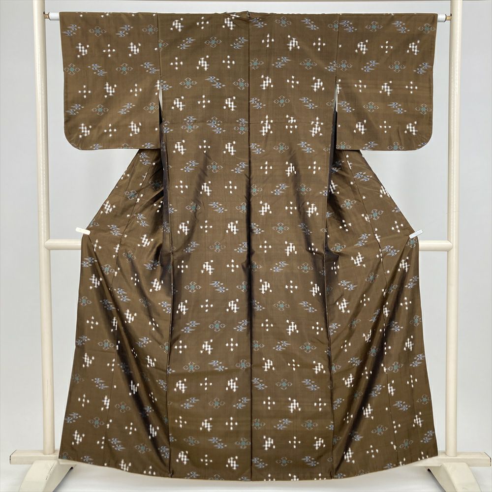 中古） 紬 茶 カジュアル 琉球文様 袷 絹【身丈】154.5cm【裄丈】63cm